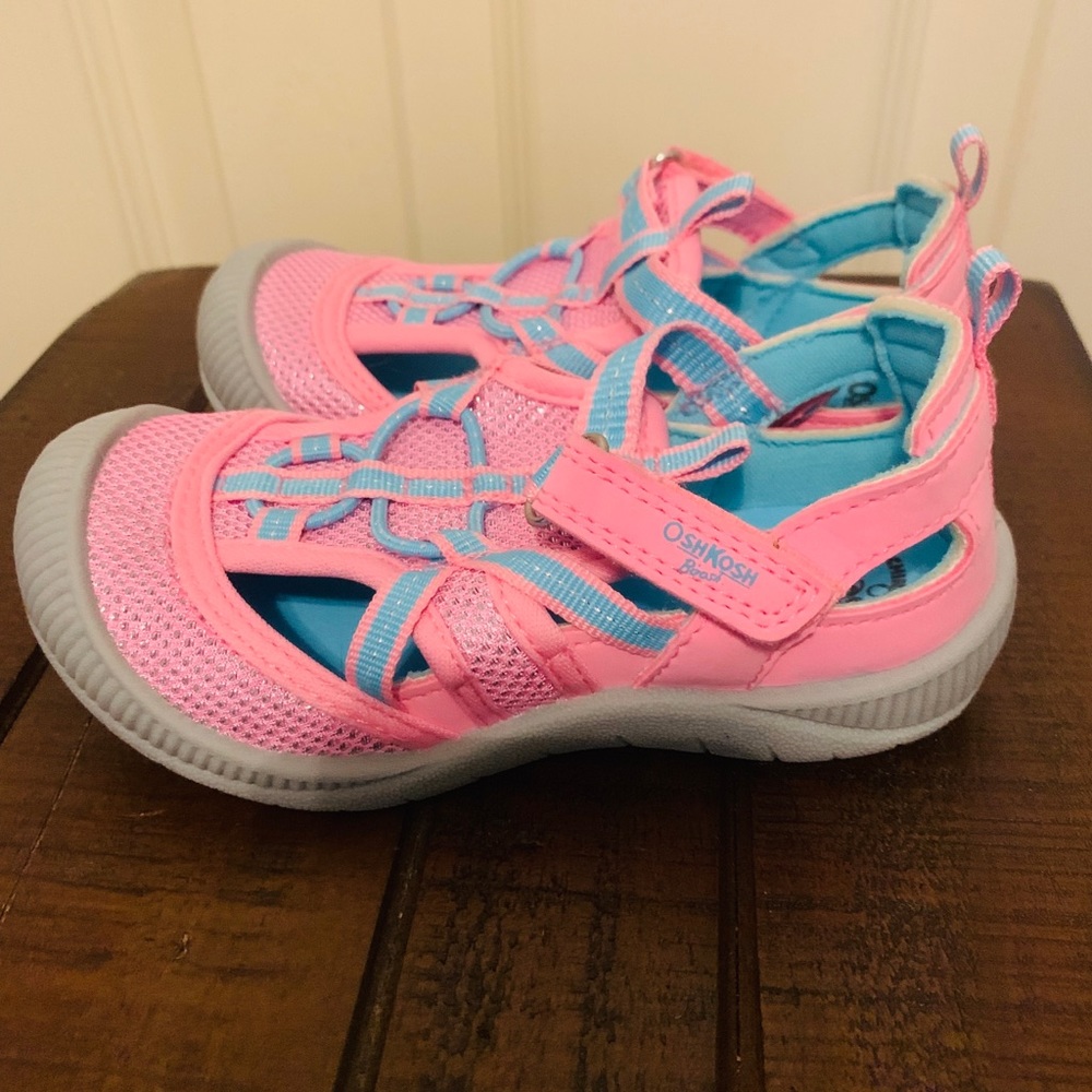 Osh kosh girls water shoes size 8